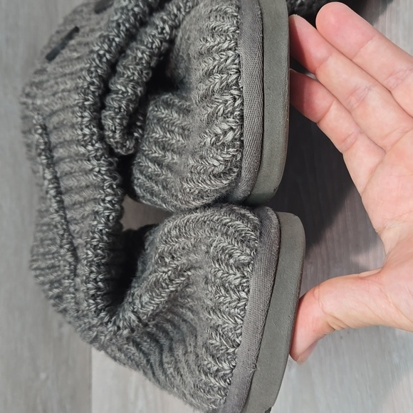 UGG Women 5819 Gray Sweater Button Side Knit Shoes Boots Sz 7 - Picture 4 of 10